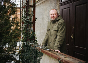 «Література — це психотерапія навиворіт»: Тарас Прохасько про нову книгу, сучасне мистецтво та мрію жити у лісі