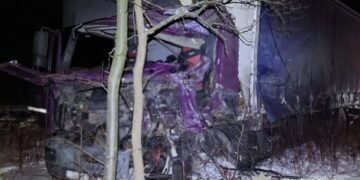 На автодорозі «Стрий-Ізварине» зіштовхнулись дві вантажівки — Новини Черкащіни