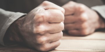 На Прикарпатті чоловік під час посиденьок за чаркою побив товариша