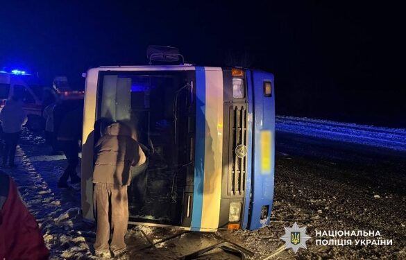 На Уманщині перекинувся автобус: 8 людей у лікарні