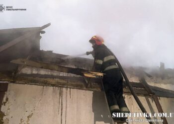 На згарищі виявлено тіло чоловіка: ймовірно виною необережність під час куріння —Хмельнитчина