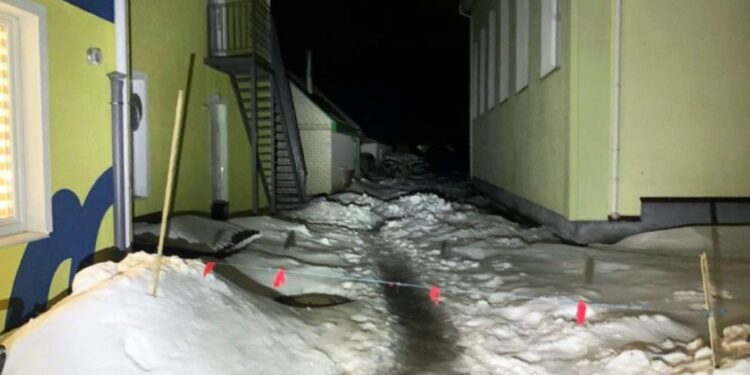 Перелом гомілки під час прогулянки: у дитсадку на Житомирщині 4-річна дитина травмувалася через падіння снігу з даху | Журнал Житомира