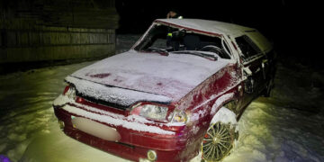 Постраждала семимісячна дитина: на Івано-Франківщині легковик злетів з дороги та перекинувся (ФОТО)