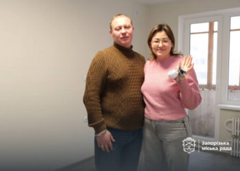 Родина Бєлякових із Донецька отримала квартиру в Запоріжжі – сім’я переселенців прожила 9 років у модульному містечку | Новости Запорожья