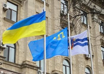 Символ гідності і боротьби: на знак солідарності у Миколаєві підняли прапор кримськотатарського народу » Миколаївський Оглядач