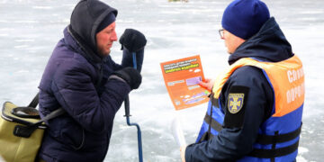 Тонка крига в Запоріжжі – рятувальники закликають не виходити на лід | Новости Запорожья