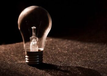 У Києві через екстрені відключення світла не працює метро, частково немає опалення та води