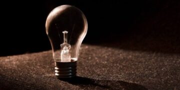 У Києві через екстрені відключення світла не працює метро, частково немає опалення та води