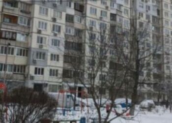 У Києві жінка на два тижні покинула вдома 14-річного сина у тяжкому стані