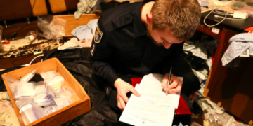 У Миколаєві поліцейські затримали двох підозрюваних у незаконній реалізації психотропів по всій країні » Миколаївський Оглядач