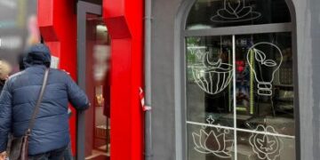 У Миколаєві поліція припинила роботу магазину мережі незаконного продажу екстракту канабісу » Миколаївський Оглядач