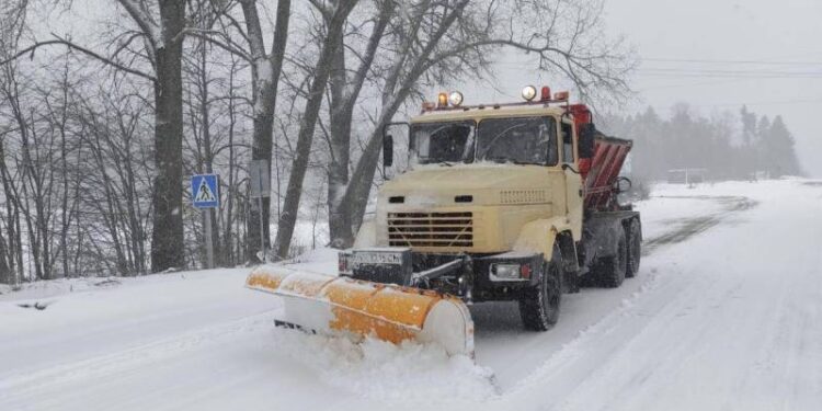 У найближчі дні синоптики прогнозують сніг та ожеледицю: водіїв закликають бути обережними —Хмельнитчина