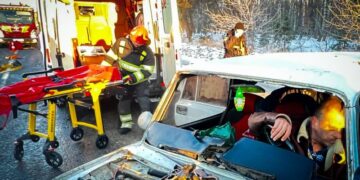 У Славуті не змогли розминутись ВАЗ та Honda: одну людину госпіталізовано (відео) —Хмельнитчина