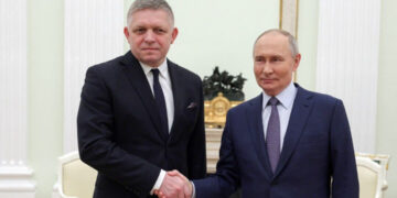 У Словаччині опозиція вимагає відставки проросійського премʼєр-міністра Роберта Фіцо та дочасних виборів