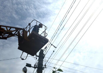 У Запоріжжі нагородили працівників обленерго Орденом За мужність – три історії незламних енергетиків | Новости Запорожья