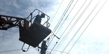 У Запоріжжі нагородили працівників обленерго Орденом За мужність – три історії незламних енергетиків | Новости Запорожья