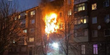 У Запоріжжі під час пожежі в багатоповерхівці надзвичайники врятували жінку – постраждалу винесли з диму | Новости Запорожья