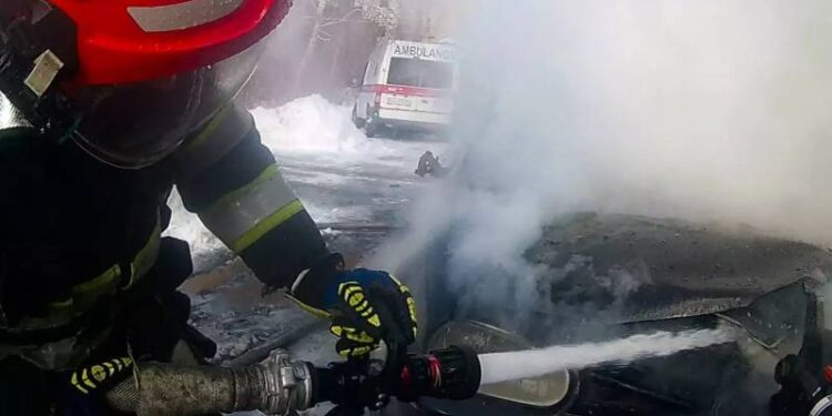 В Ізяславі вогнеборці ліквідували пожежу авто —Хмельнитчина