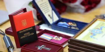 В Умані родинам полеглих захисників вручили державні та відомчі нагороди