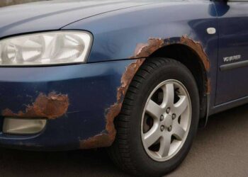 Відлига шкодить авто: як захистити машину від реагентів | |