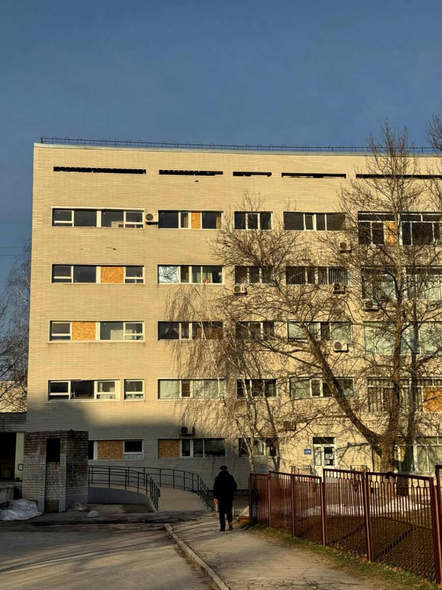 Внаслідок ворожої атаки Хортицького района Запоріжжя були пошкоджені дитяча лікарня і школа - фото