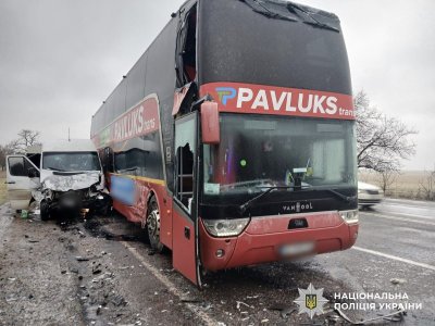 Внаслідок зіткнення двох маршрутних транспортних засобів постраждали семеро людей – поліцейські встановлюють обставини автопригоди у Миколаївському районі » Миколаївський Оглядач