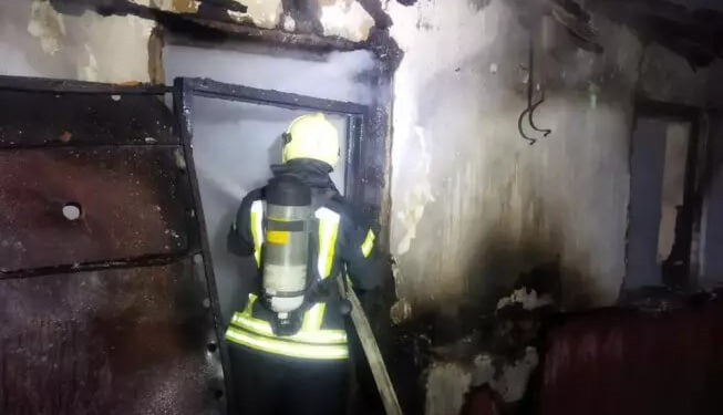 Загинув чоловік та постраждала жінка: на Прикарпатті горів житловий будинок (ФОТОФАКТ)