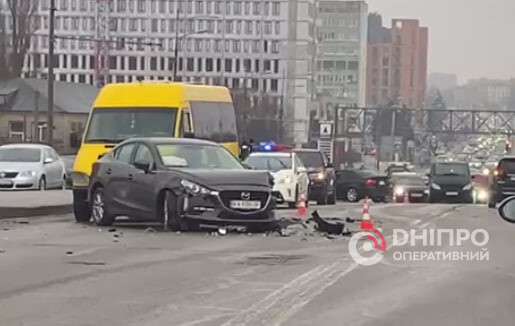 Затори та ДТП у Дніпрі 12.02.2026: негода значно ускладнила рух