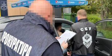 $15 тисяч за “закриті очі”: до суду передали справу ексінспектора Львівської митниці