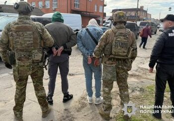 2 400 доларів за зняття з розшуку – у Миколаєві поліцейські викрили військовослужбовців ТЦК та СП за підозрою в отриманні неправомірної вигоди » Миколаївський Оглядач