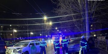 Автотроща у Черкасах: один із легковиків “влетів” в електроопору (ФОТО)