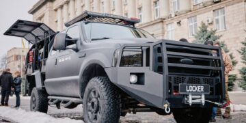 Черкаським оборонцям передали автомайстерню та автобус під медпункт