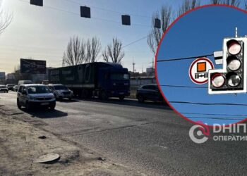 Додаткові світлофорні секції на перехресті Донецьке шосе – вул. Березинська: подробиці |  |