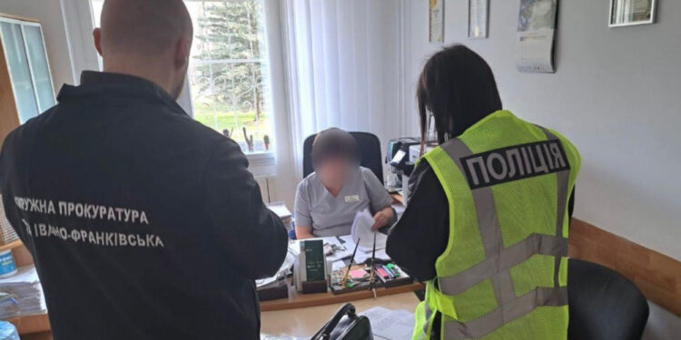 Ексдиректорка перинатального центру Івано-Франківська вносила фіктивні дані про лікування немовлят: закладу безпідставно перерахували понад півтора мільйона гривень