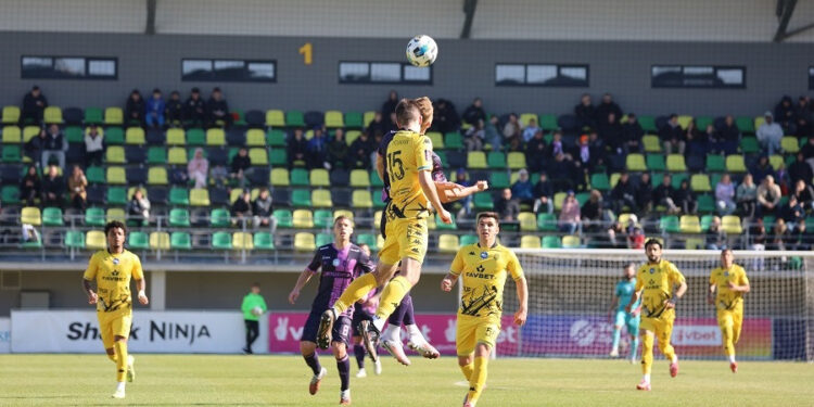 «Епіцентр» за рахунок двох голів у другому таймі виборов домашню перемогу над «Рухом»