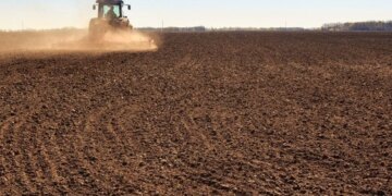 УКАБ закликав знизити акциз на дизпаливо для сільгосптехніки та спростити логістику добрив – ЭКОНОМИКА