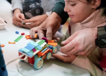 «Коли я приходжу в цей центр, відчуваю спокій»:  як соціальний супровід допомагає дітям з Миколаєва долати травми війни » Миколаївський Оглядач