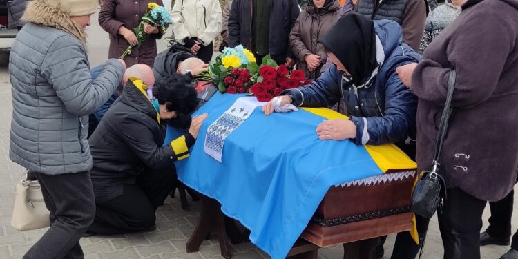 Корецька громада попрощалася з воїном Віталієм Годуном, який тривалий час вважався безвісти зниклим