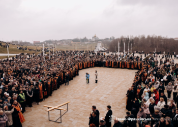 «Любов, випробувана вогнем і хрестом, сильніша за смерть»: у Старуні відбулася Архієпархіальна Хресна дорога