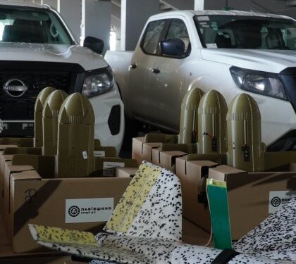 «Машини які»: у Львові передали техніку та дрони військовим