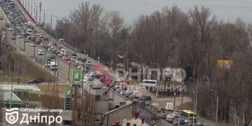 Масштабний затор по просп. Слобожанському утворився вранці 4 березня: що відомо |  |