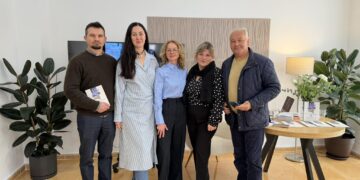 Мати полеглого на війні рівнянина Дмитра Паскара презентувала в Іспанії свою поетичну збірку про сина