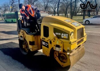 На пр. Центральному та вул. І. Бедзая ремонтують дорогу – можливе обмеження руху транспорту » Миколаївський Оглядач