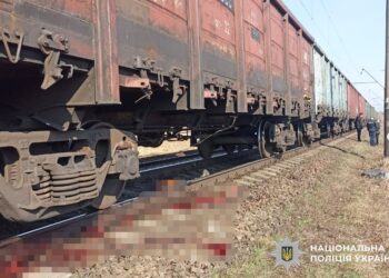 На Рівненщині потяг збив на смерть чоловіка: встановлюють особу