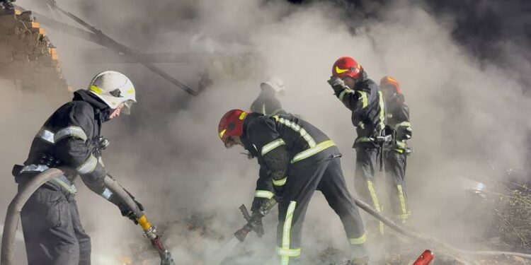 На Шепетівщині у пожежі загинули мати та троє дітей: дівчинка врятувалась (відео) —Хмельнитчина