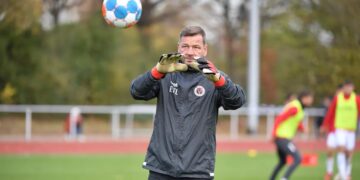 Не стало известного вратаря Германии, который последние годы боролся с онкологией