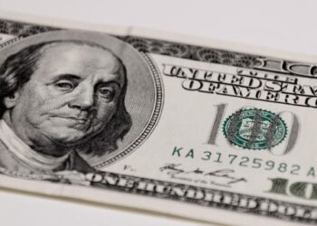 Обіцяв перевести чоловіка в тил: у Києві дезертир виманив $5500 у дружини мобілізованого