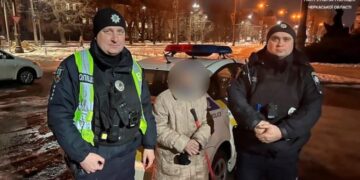 Патрульні допомогли літній жінці повернутися додому — Новости Черкасс