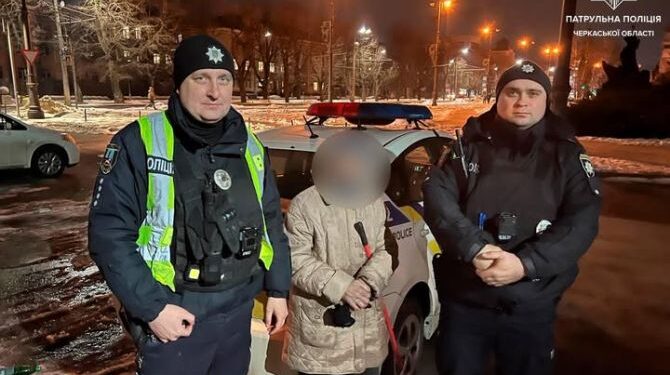 Патрульні допомогли літній жінці повернутися додому — Новости Черкасс
