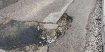 Після морозів дороги Європи вкрилися ямами |  |